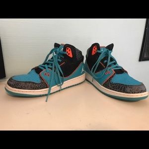 Air Jordan hi tops size 7 Y GUC